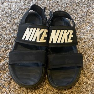 Nike Womens Tanjun Black White Lightweight Open Toe Flat Strappy Sandals Size 8